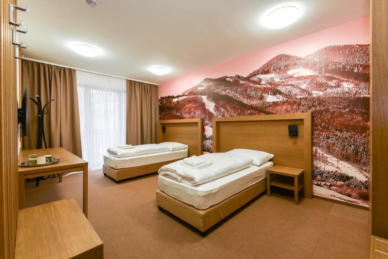 Apartmany Humno Valča Exteriör bild