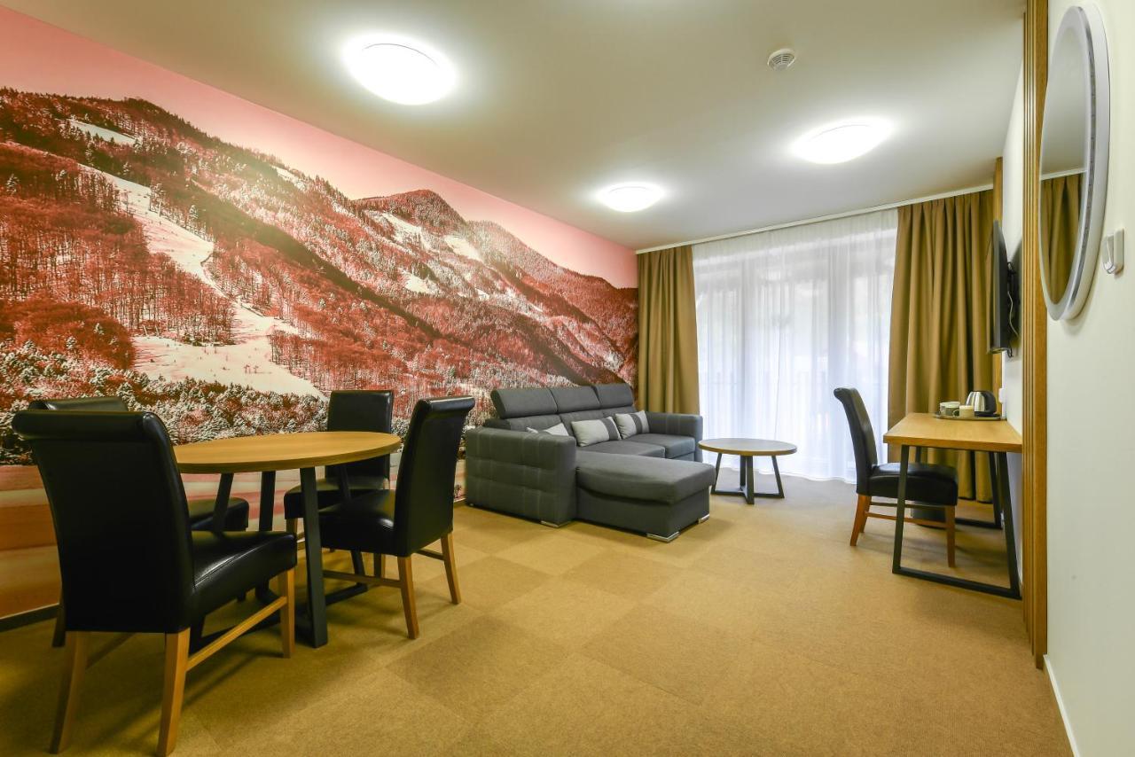 Apartmany Humno Valča Exteriör bild